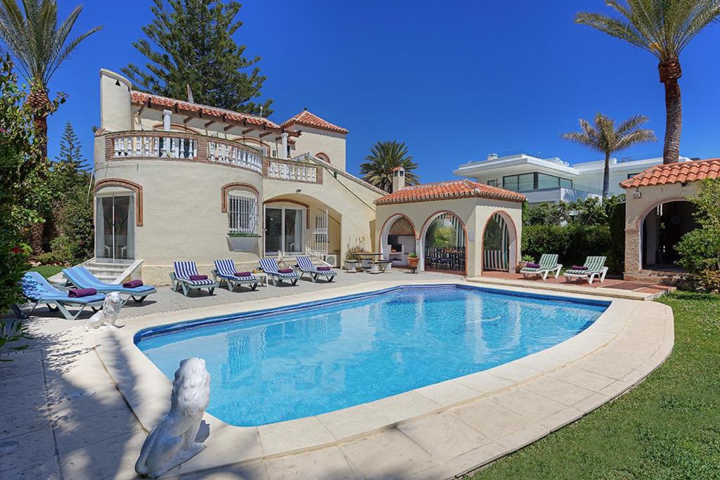 a house with a swimming pool in the yard at Los Arcos in Marbella