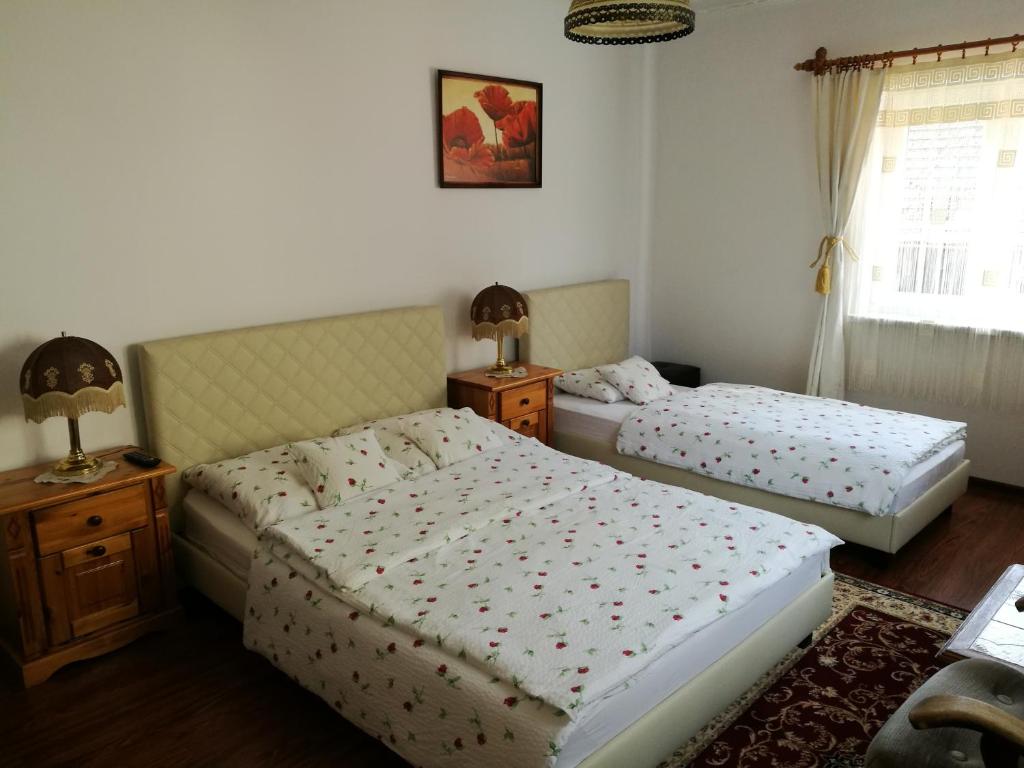 Gościniec Grek Zorba - pokoje i domki 4 osobowe - 16km od Zator Energylandia - Habitación Triple Con Baño Externo Privado