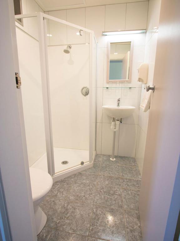 Hotel Waterloo & Backpackers - Resim 3