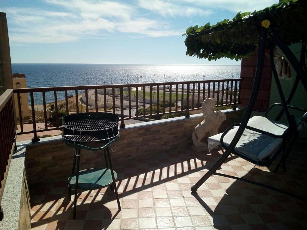 アルゲーロにあるIl Tramonto Balaguerの海の景色を望むバルコニー(椅子2脚付)