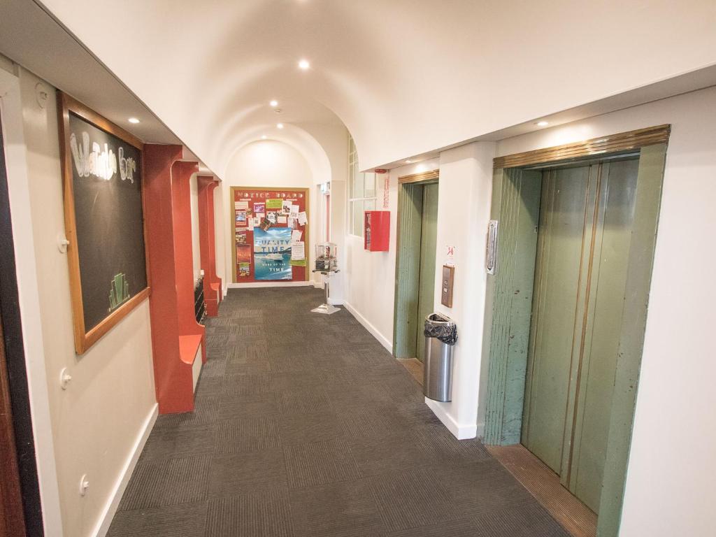 Hotel Waterloo & Backpackers - Resim 7