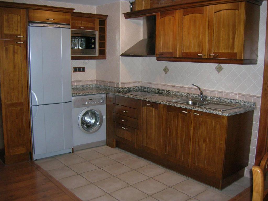 A kitchen or kitchenette at Apartamentos Casa Lavedan