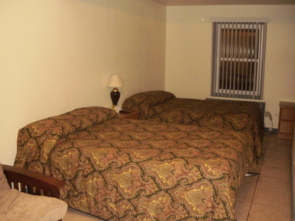 Postel nebo postele na pokoji v ubytování Sunrise Motel