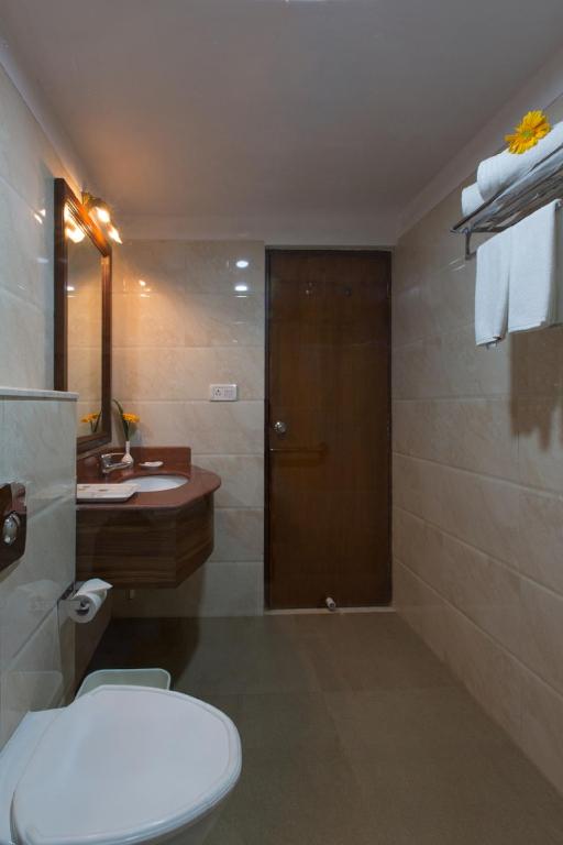 Koupelna v ubytování Viva Hotel Near Madgaon Railway Station