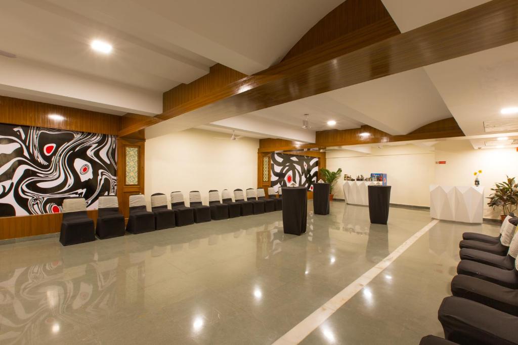 Vstupní hala nebo recepce v ubytování Viva Hotel Near Madgaon Railway Station