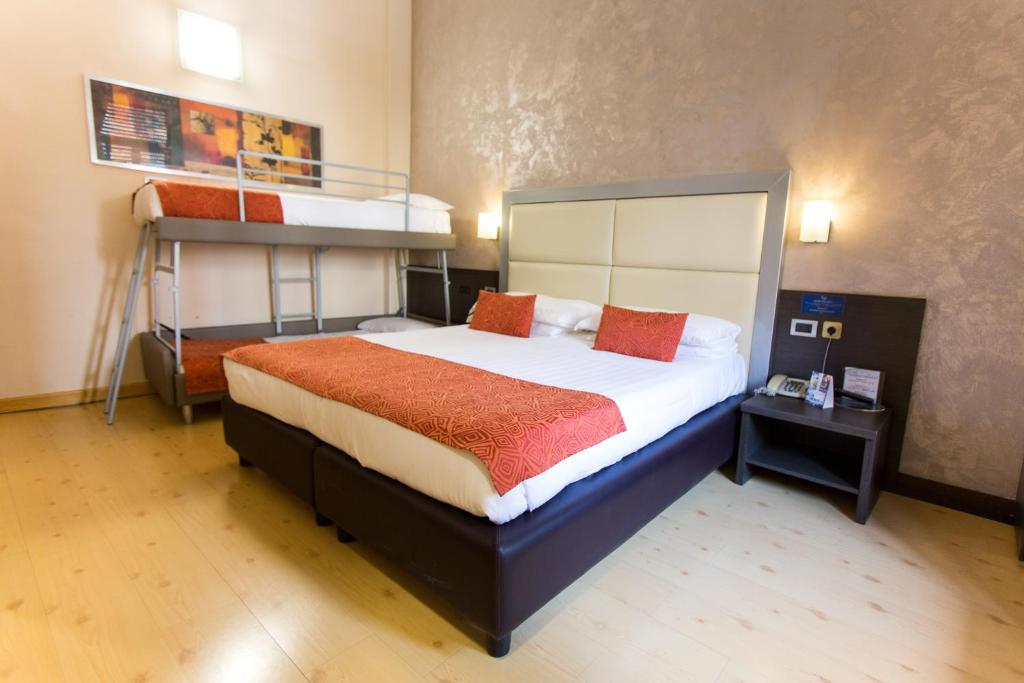 Hotel Piacenza - Resim 33