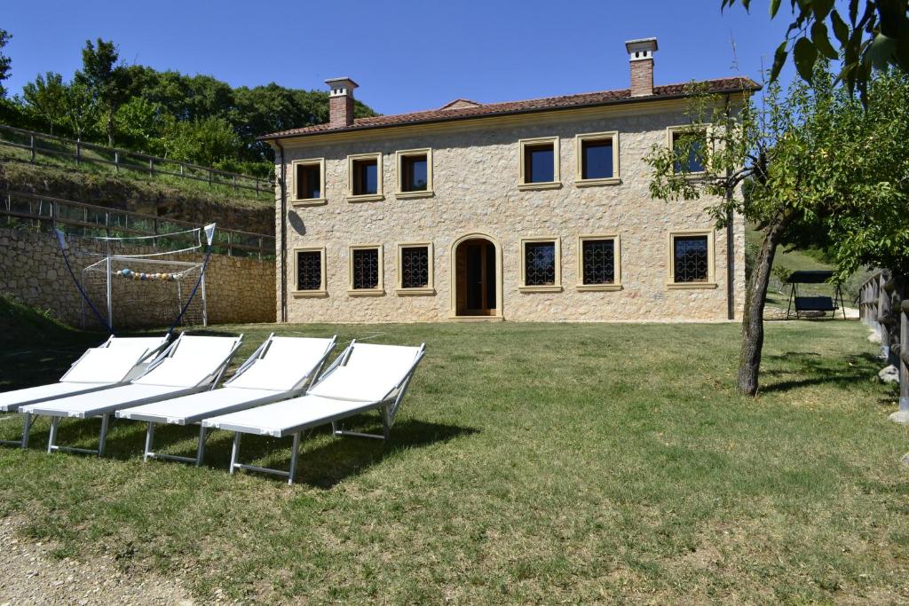Vonkajšia záhrada v ubytovaní Casale La Rocchetta