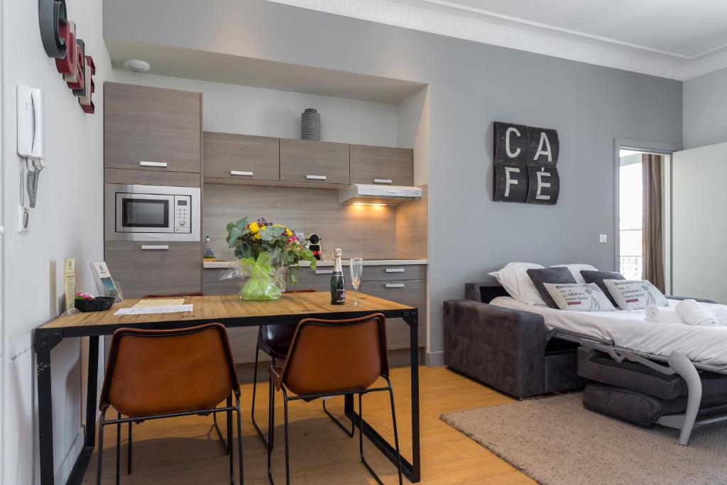 Florella Jean Jaures Apartment - Two-Bedroom Apartment