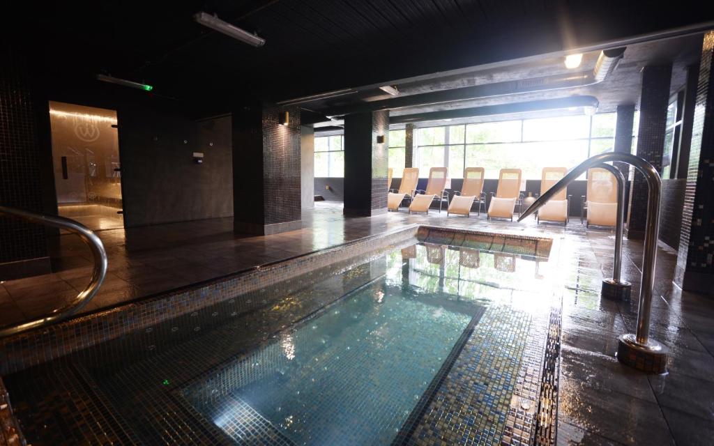Bazén v ubytování The Waterside Hotel and Leisure Club nebo v jeho okolí
