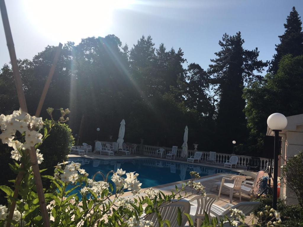 Bazén v ubytování Hotel Gioia Garden nebo v jeho okolí