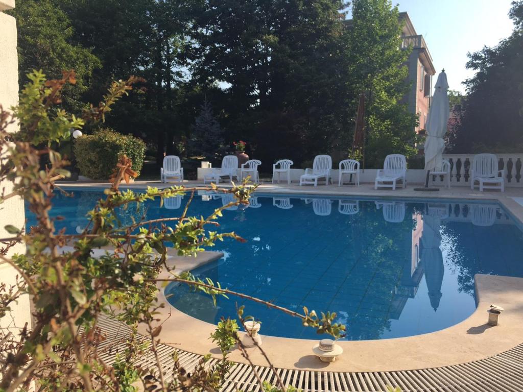 Bazén v ubytování Hotel Gioia Garden nebo v jeho okolí