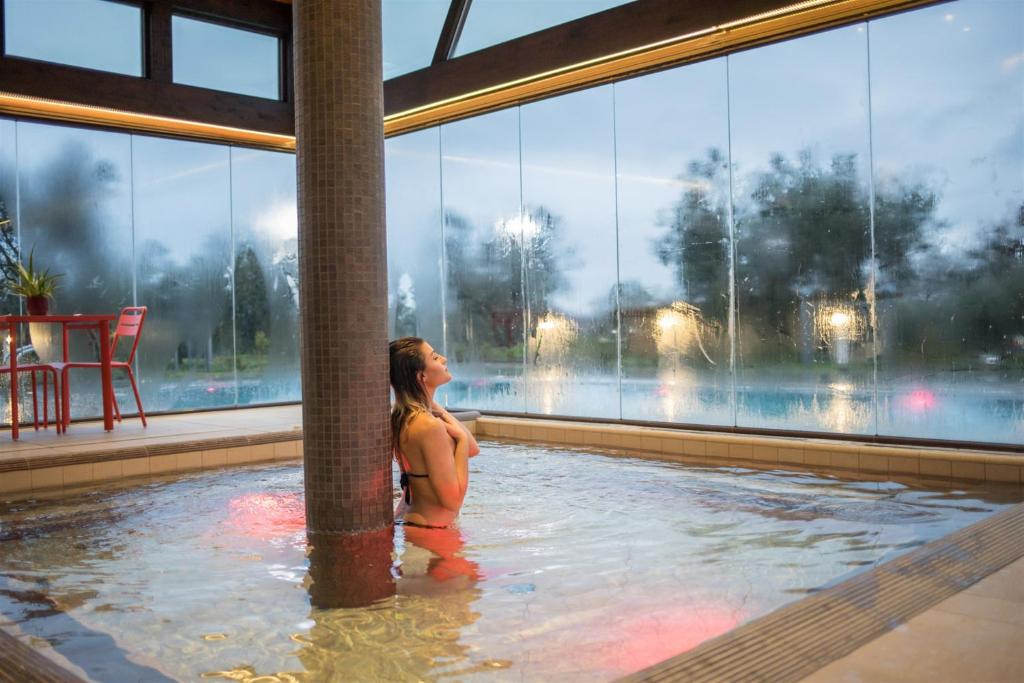 Bazén v ubytování Traldi Resort nebo v jeho okolí