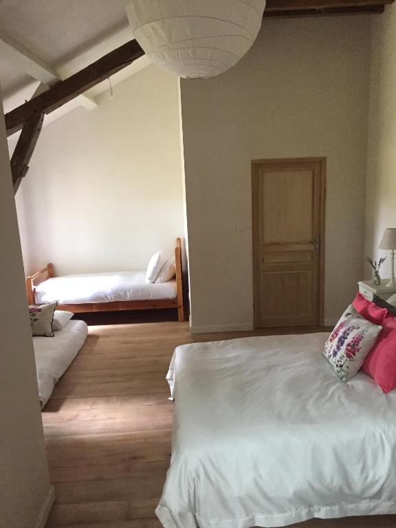 Postel nebo postele na pokoji v ubytování Maison du Guit
