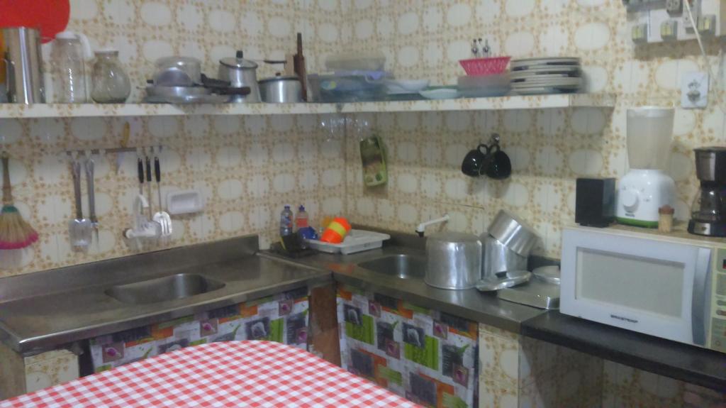 Kuchyň nebo kuchyňský kout v ubytování Praieiro Hostel Albergue