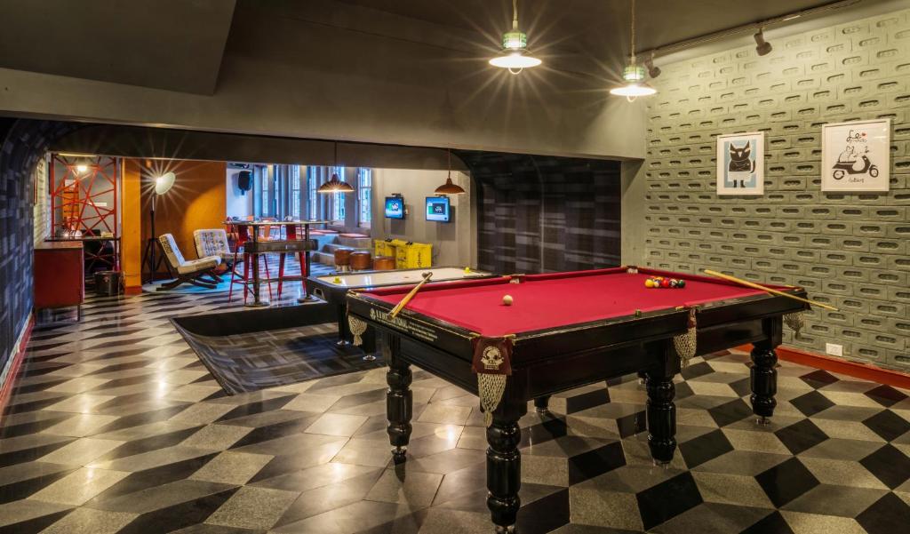Biliár nebo kulečník v ubytování Honeymoon Inn Manali