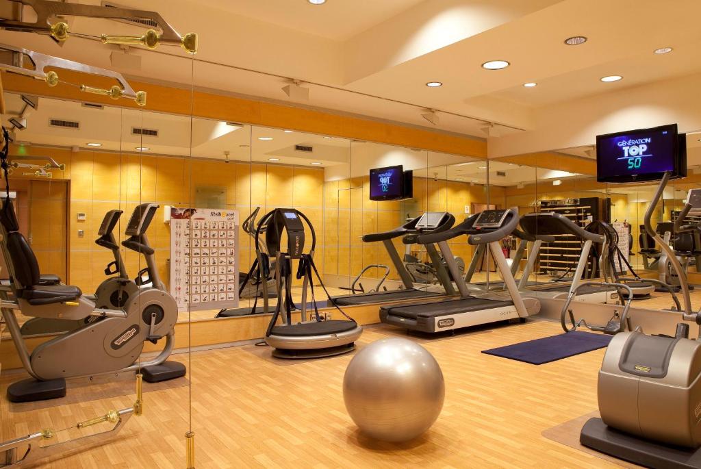 Fitness centrum a/nebo fitness zařízení v ubytování Hotel Luxembourg Parc