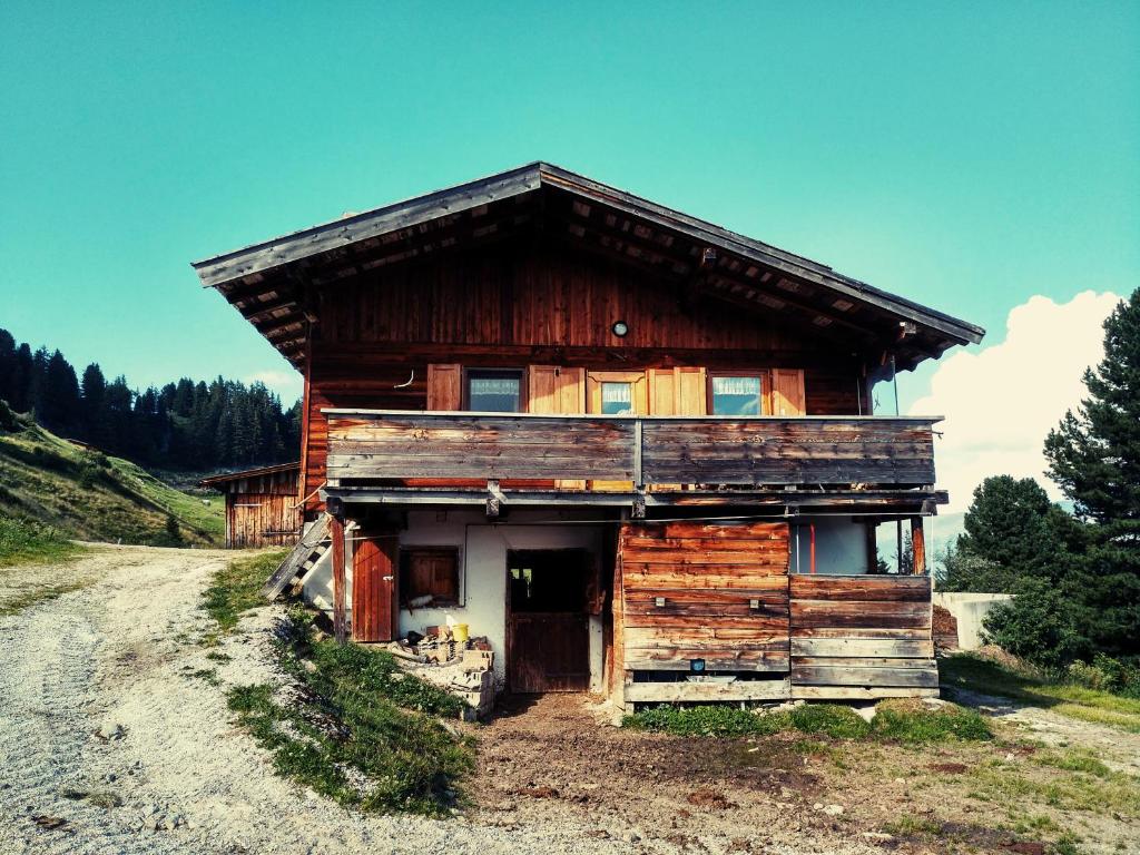 ZellbergにあるAlmhütte Söggenの小さな木造小屋