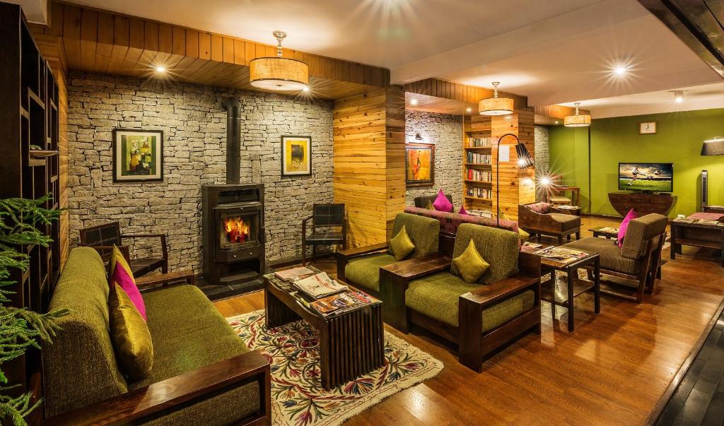 Posezení v ubytování Honeymoon Inn Manali