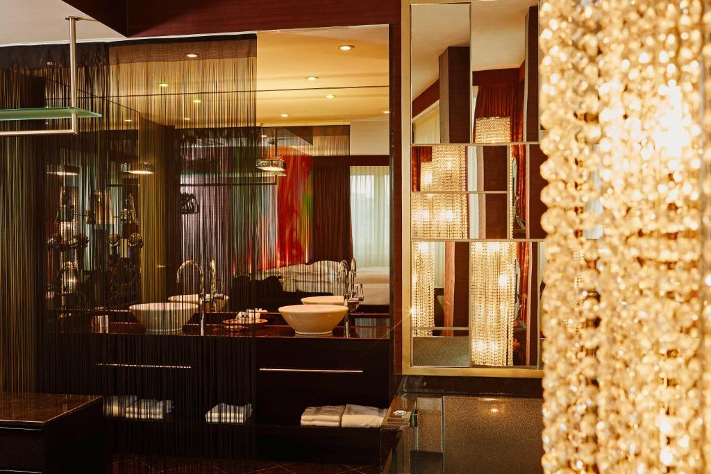 Savoy Hotel - Resim 16