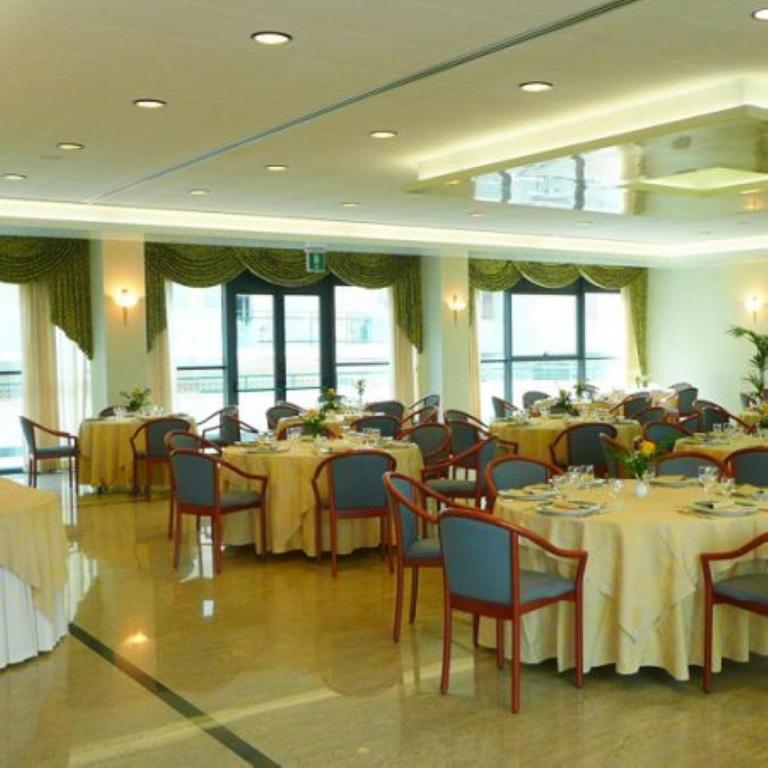 Restaurace v ubytování Hotel Costa Verde