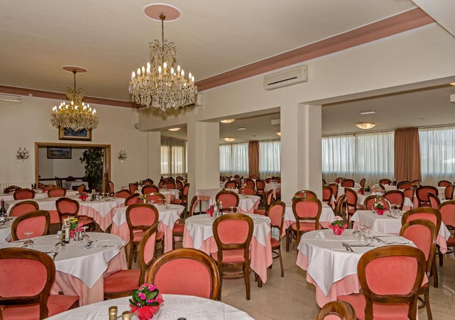 Restaurace v ubytování Hotel Rialto Suisse