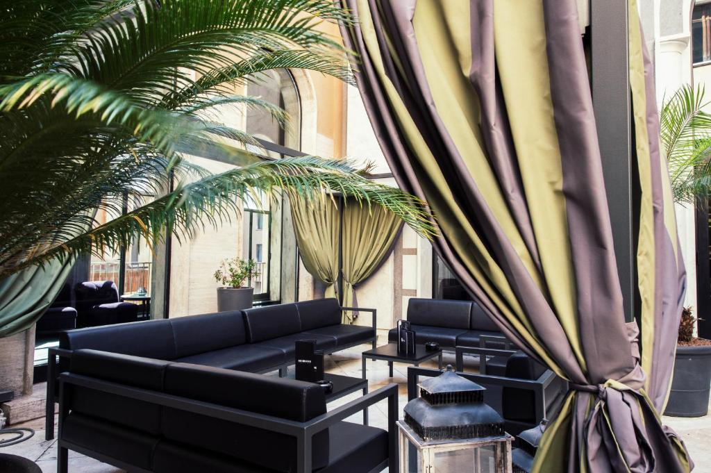 TH Roma - Carpegna Palace - Resim 17