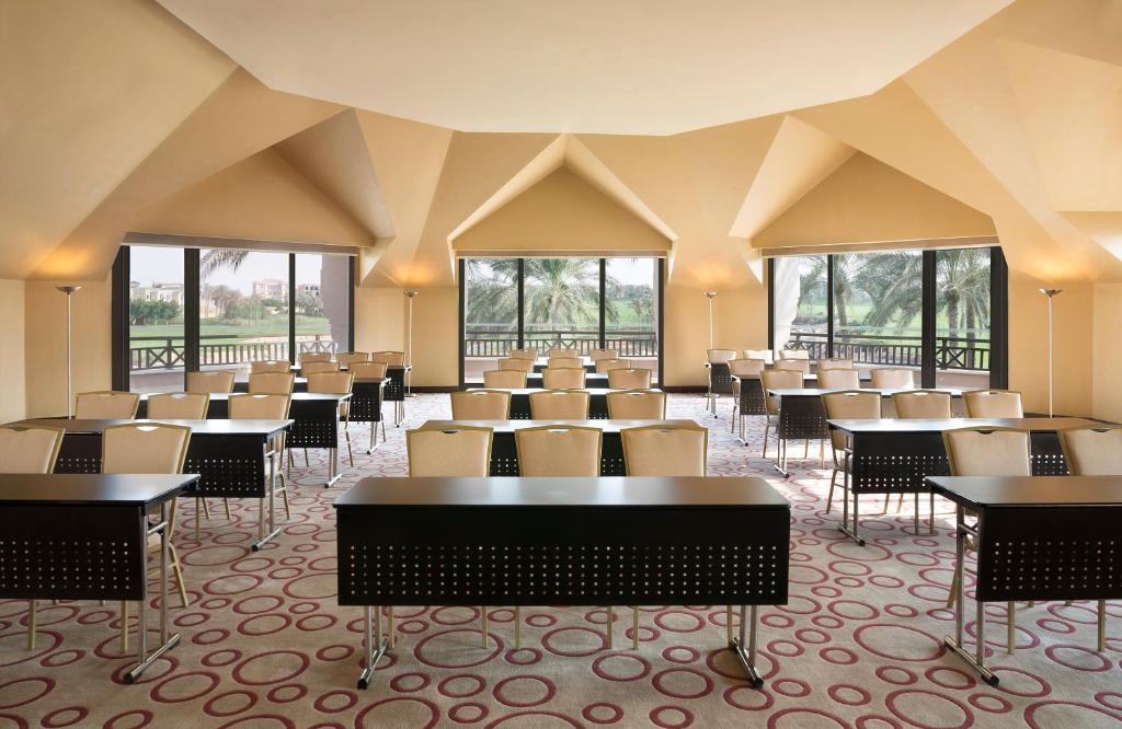 Posezení v ubytování The Westin Cairo Golf Resort & Spa, Katameya Dunes