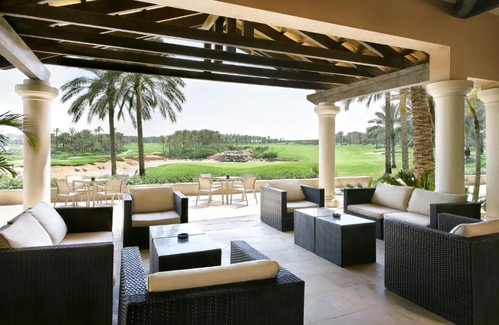 Posezení v ubytování The Westin Cairo Golf Resort & Spa, Katameya Dunes
