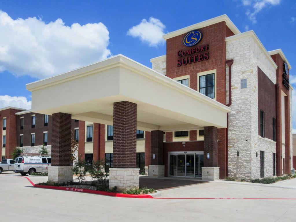 a building with a sign on the front of it at Comfort Suites Kyle in Kyle