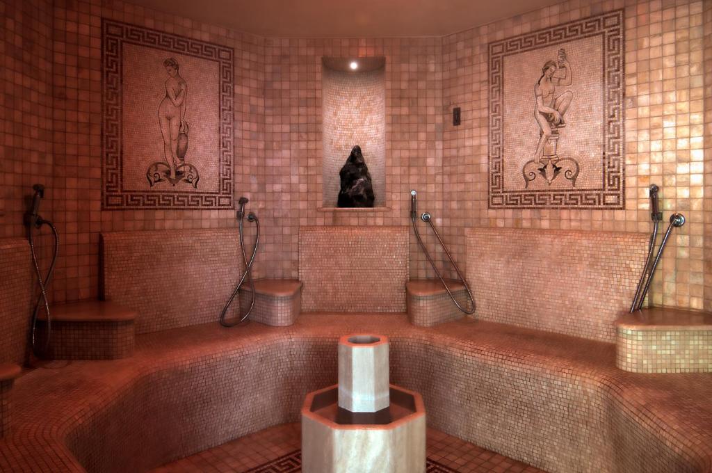 Een badkamer bij Villa Nicolli Romantic Spa Resort - Adults Only