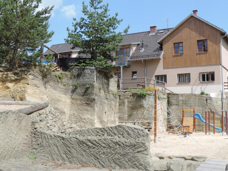 Galeriebild der Unterkunft Ubytovací hostinec Na Skalách in Budislav