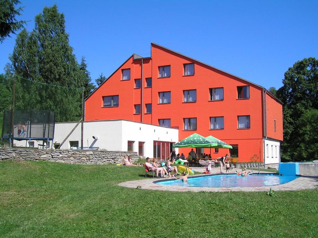 Bazén v ubytování Hotel Na Trojce nebo v jeho okolí
