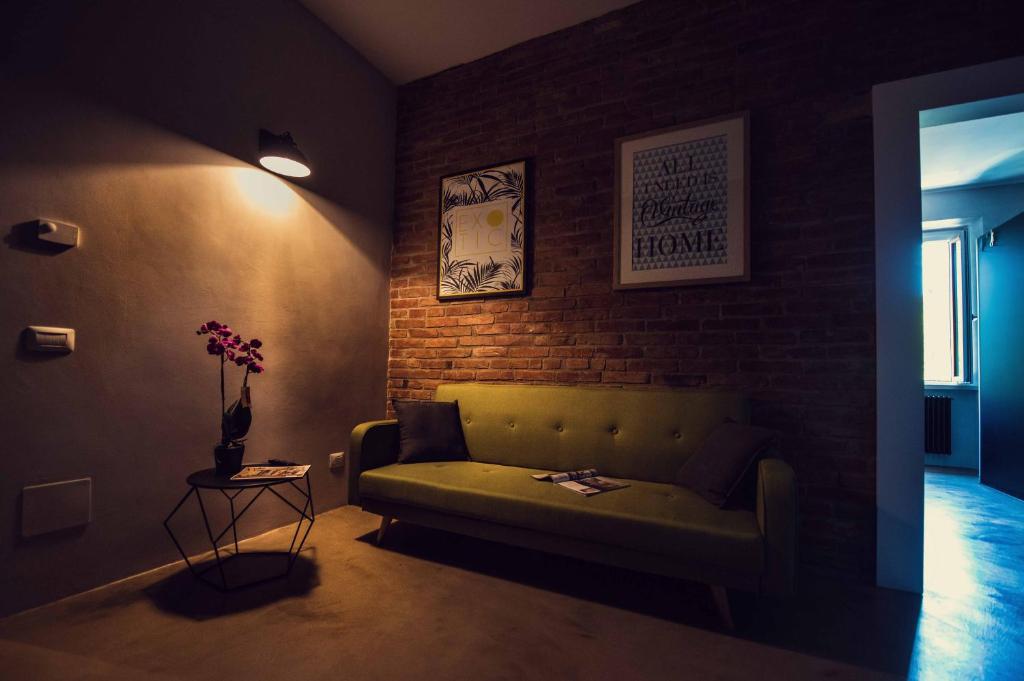 A seating area at Urban Suite