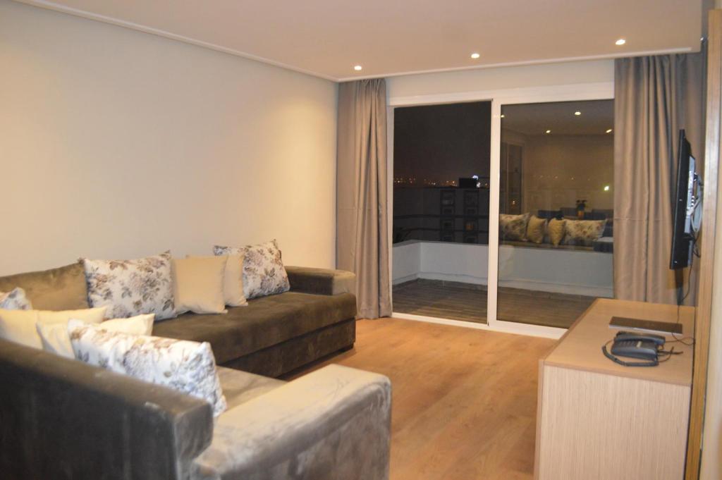 Anezi Tower Hotel - Suite Met Twee Slaapkamers Met Kitchenette