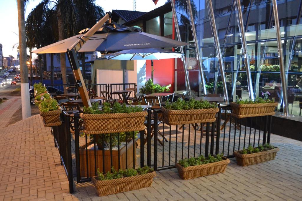  Holiday & Business Hotel