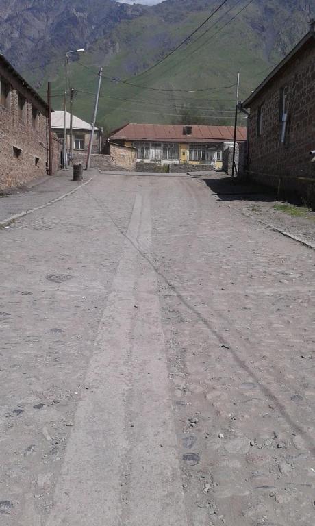 Nespecifikovaný výhled na hory nebo výhled na hory při pohledu z penzionu