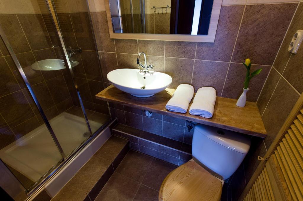 Apartamenty Królewska Kwatera - Double Room With Private Bathroom