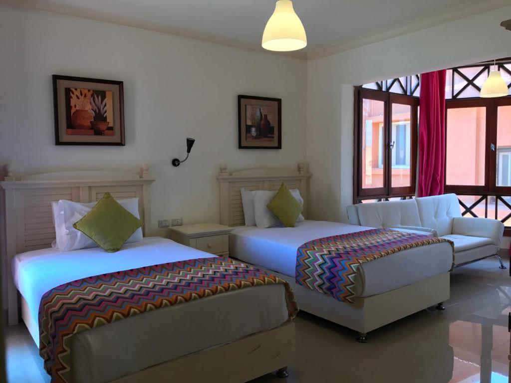 Postel nebo postele na pokoji v ubytování Mirage Hotel Sidi Abd El Rahman
