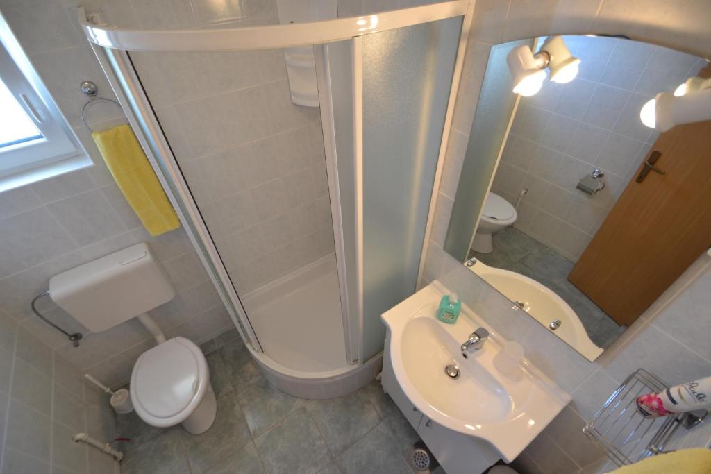Apartmani Marella Ražanac - 海景公寓