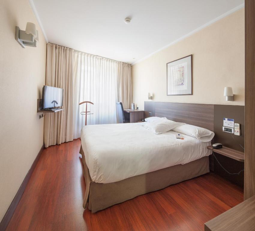 Postel nebo postele na pokoji v ubytování Hotel Yoldi