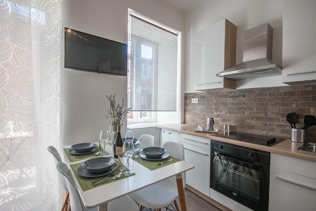 Kuchyňa alebo kuchynka v ubytovaní Apartments Bella Fiume
