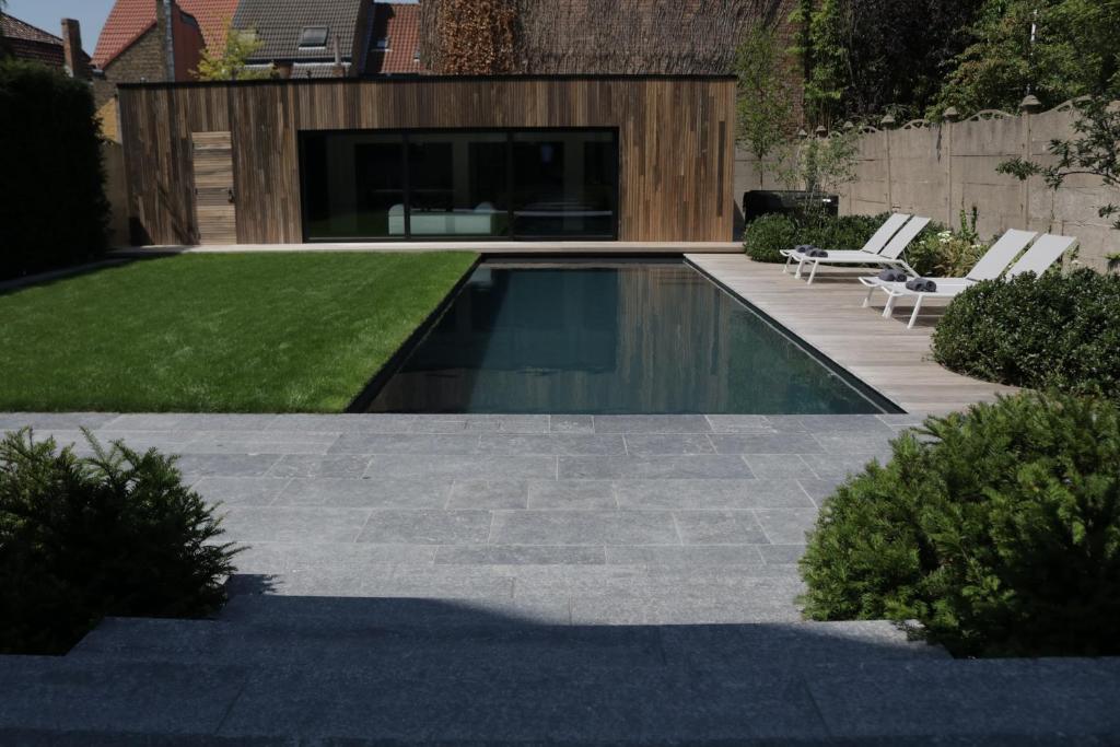 Bazén v ubytování B&B For 2-Wellness For 2 nebo v jeho okolí