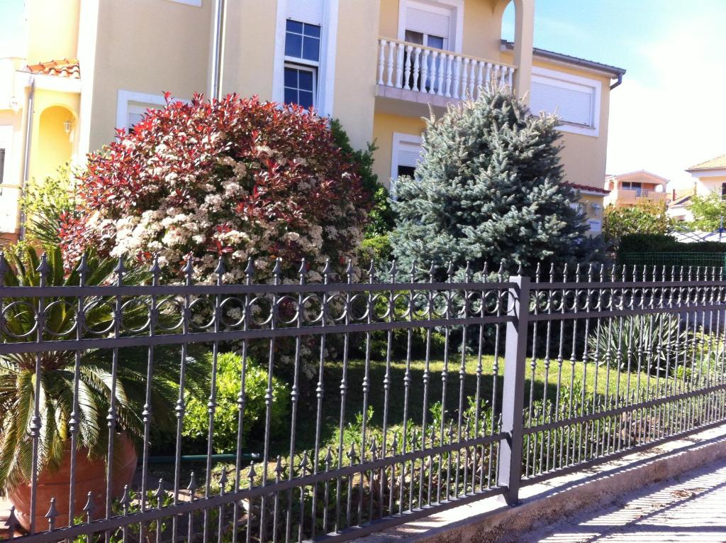 Vonkajšia záhrada v ubytovaní Holiday House Lilija