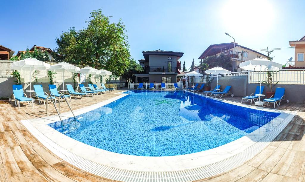 Bazén v ubytování Göcek Centre Hotel nebo v jeho okolí