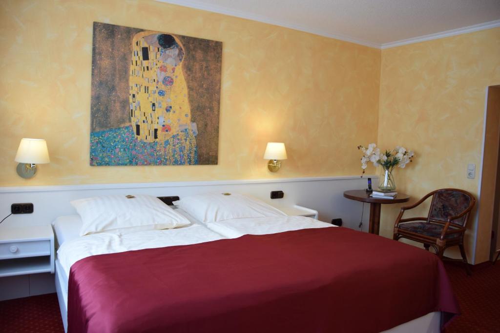Postel nebo postele na pokoji v ubytování Hotel Landhaus Knappmann