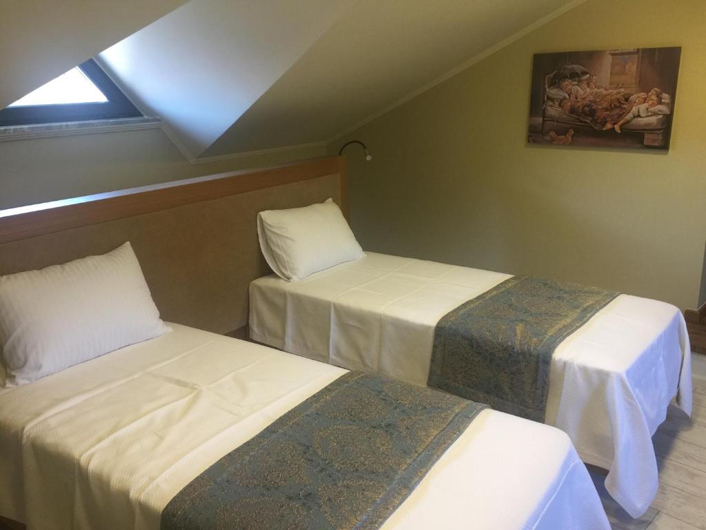 Postel nebo postele na pokoji v ubytování Göcek Centre Hotel