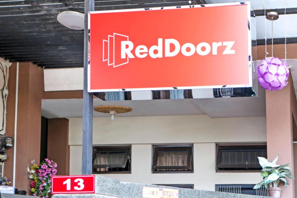 Certifikát, hodnocení, plakát nebo jiný dokument vystavený v ubytování RedDoorz Plus near Isola UPI