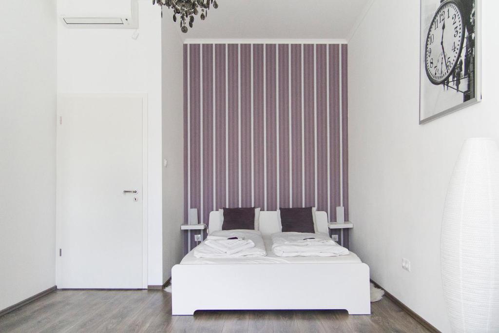 Posteľ alebo postele v izbe v ubytovaní Bright 2BR&AC apt at Astoria
