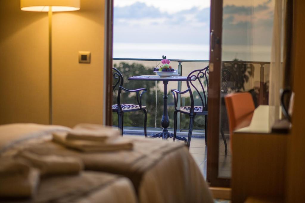 Blue Sea Hotel - отзывы и видео