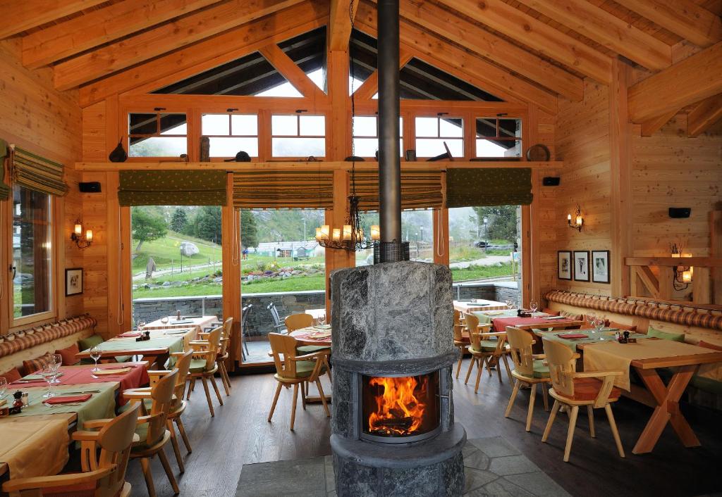Ресторан / где поесть в Riffelalp Resort 2222m